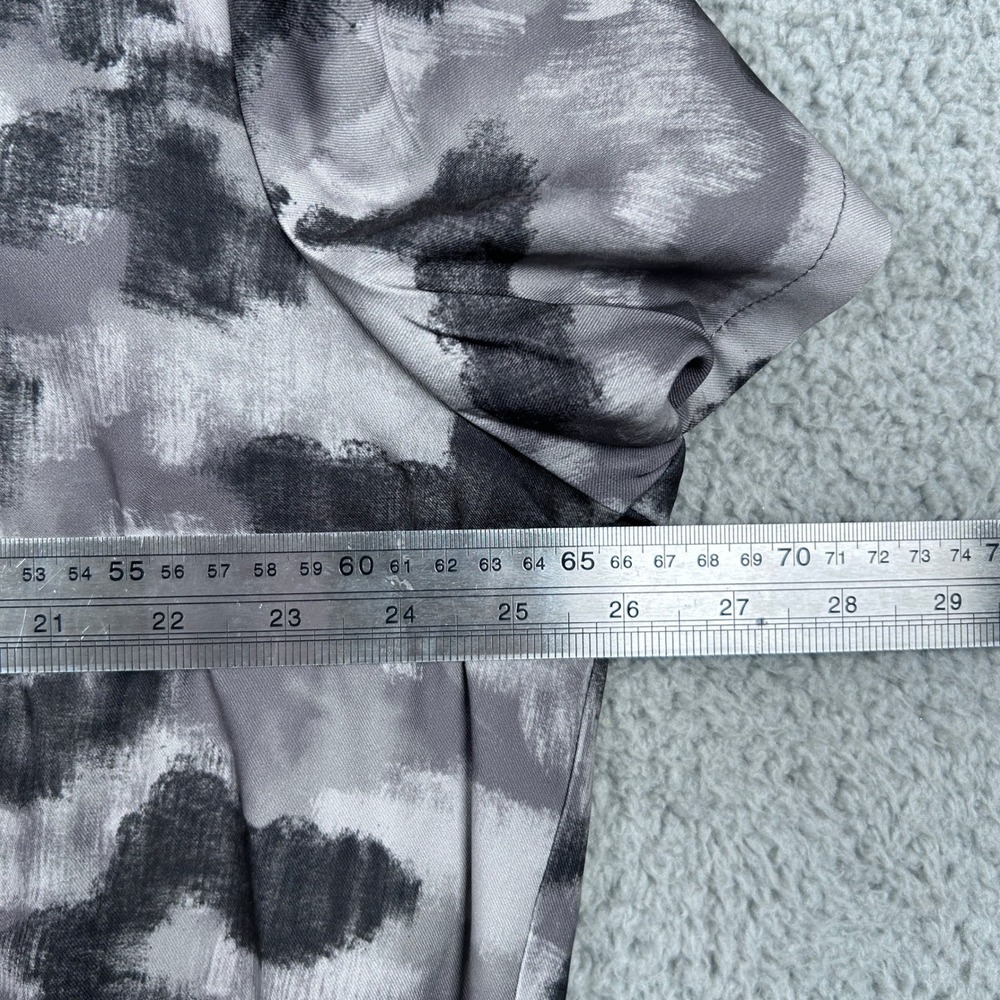 Fabletics Abstract Camo Shirt Mens XXL Grey V-Neck Performance Scrub Top 01847 - Picture 4 of 8